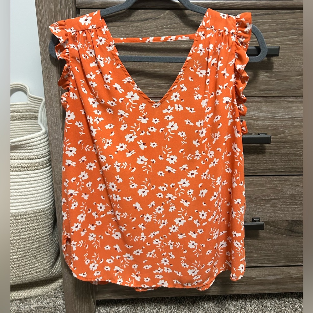 Woman’s Philosophy tank size large super cute only worn once! Smoke free home!